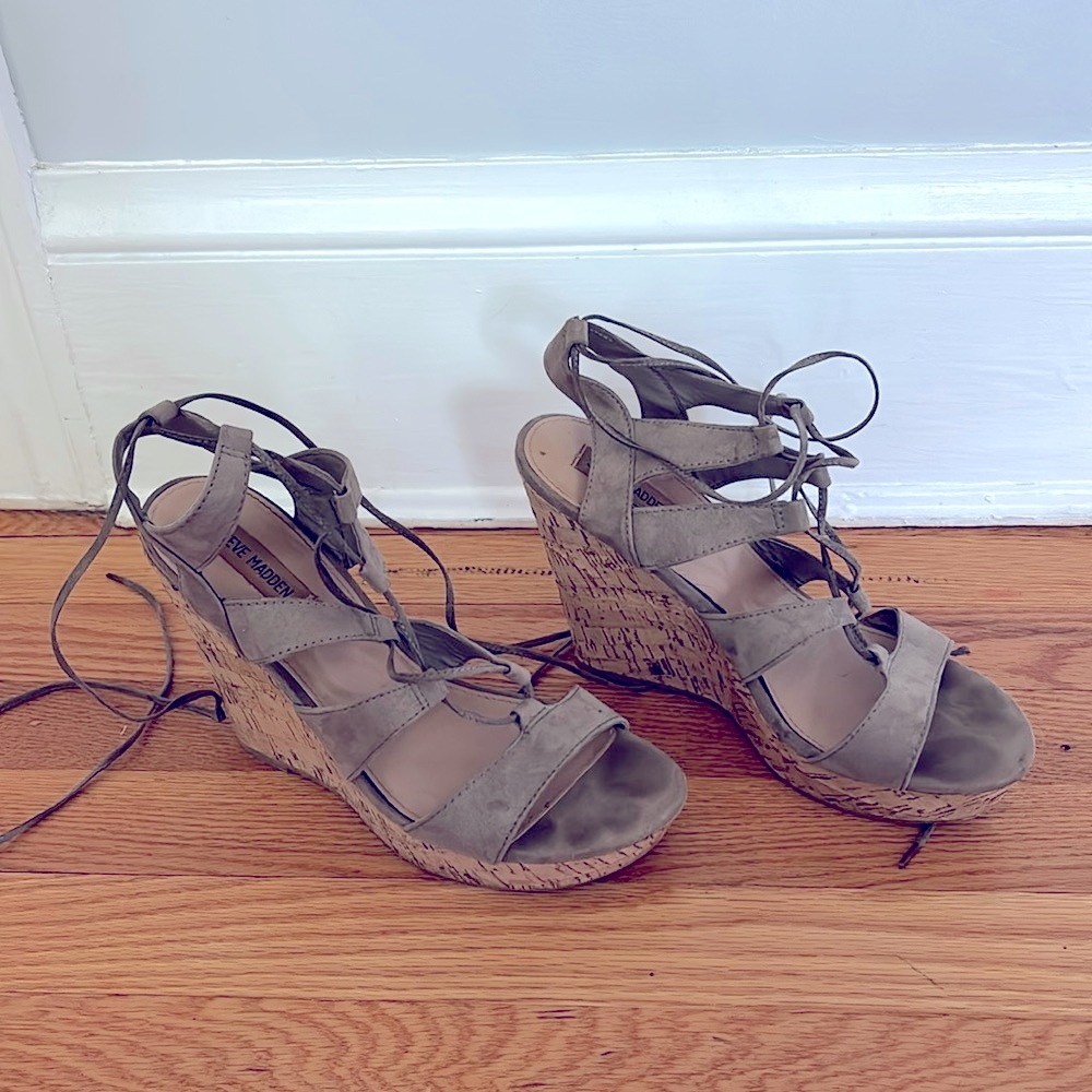 Steve Madden Lace Up Sandal. Size 8.5. Color: tan.